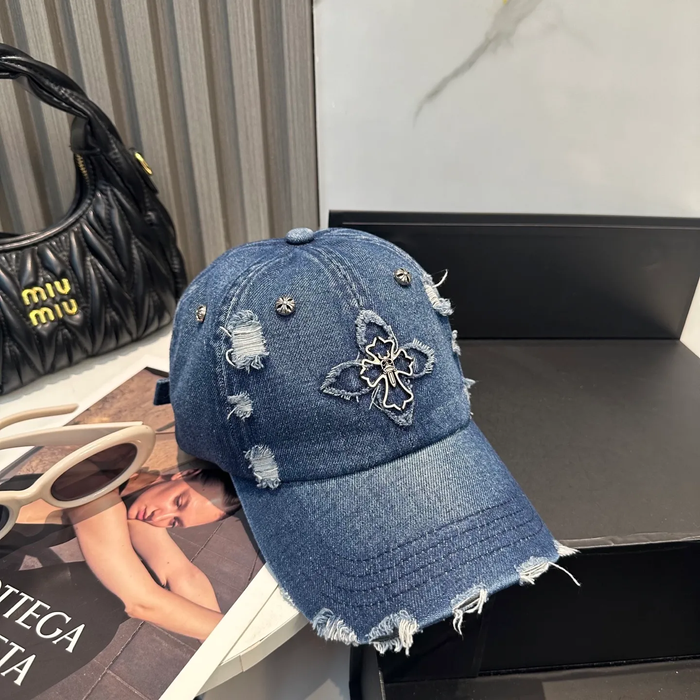 P70 Crow Heart 🆕🆕25 new washed denim baseball cap, personalized fashion classic cross logo, casual with a cool feeling, unisex style, same style for men and women! Very easy to match! Head circumference: 56-58cm is available